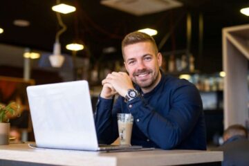 বিনামূল্যে ফ্রিল্যান্সিং