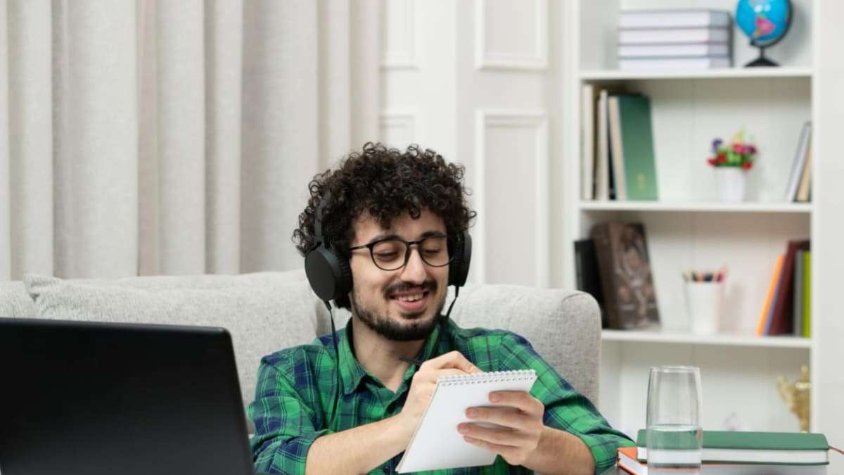 মোবাইল দিয়ে ফ্রিল্যান্সিং করে ইনকাম- বঙ্গভাষা